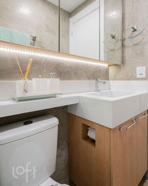 Image 9 - 888100