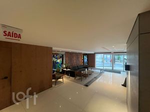 Image 4 - 888103
