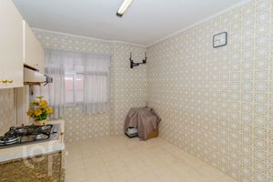 Image 19 - 888105