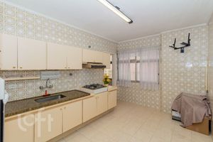 Image 16 - 888105