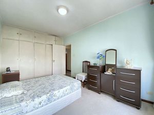Image 9 - 888105