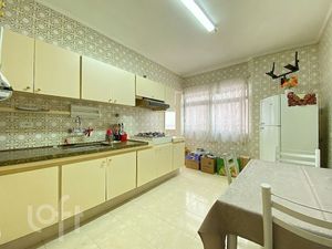 Image 4 - 888105