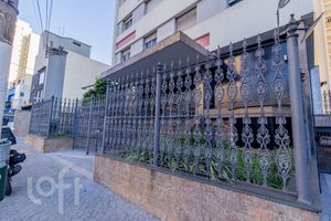 Image 42 - 888105