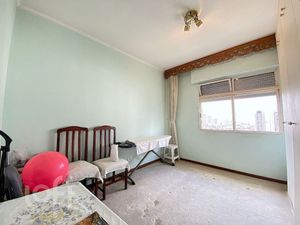 Image 8 - 888105