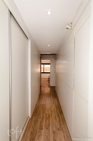Image 19 - 888110