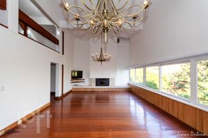 Image 4 - 888110