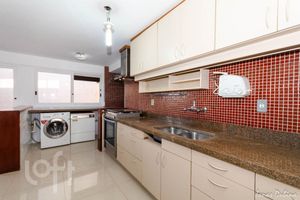 Image 11 - 888110