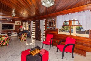 Image 17 - 888111