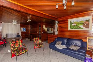 Image 19 - 888111