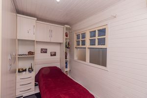 Image 22 - 888111