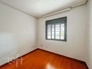 Image 10 - 888112