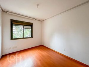 Image 8 - 888112