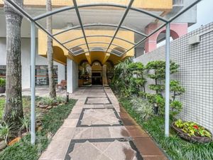 Image 16 - 888112