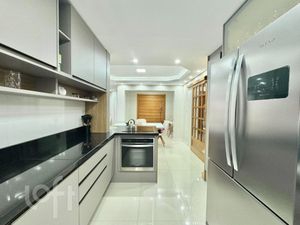 Image 17 - 888114