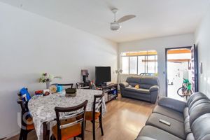 Image 37 - 888125