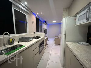 Image 4 - 888130