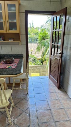 Image 10 - 888140