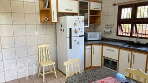 Image 4 - 888140