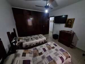 Image 11 - 888227