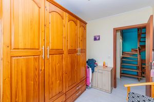 Image 16 - 888235
