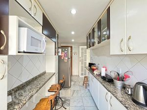 Image 10 - 888242