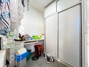 Image 20 - 888242