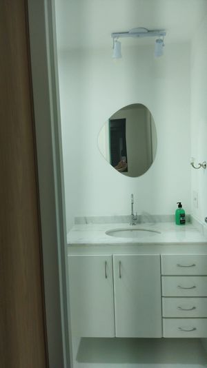 Image 8 - 888251