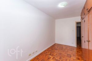Image 32 - 888256