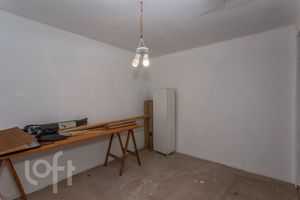Image 21 - 888256