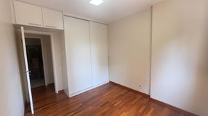 Image 17 - 888257