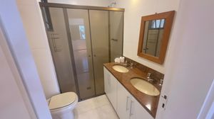 Image 18 - 888257