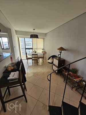 Image 21 - 888258