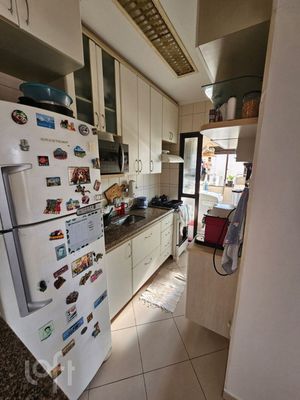 Image 18 - 888258