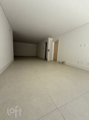 Image 11 - 888259