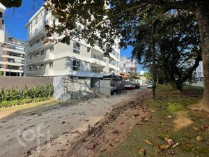 Image 1 - 888259