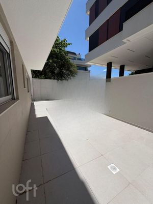 Image 13 - 888259