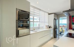 Image 16 - 888260