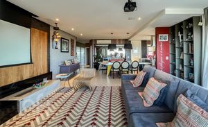 Image 8 - 888260