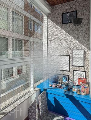 Image 21 - 888260