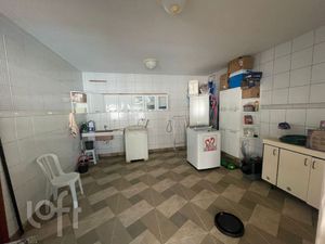 Image 18 - 888274