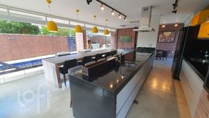 Image 18 - 888275