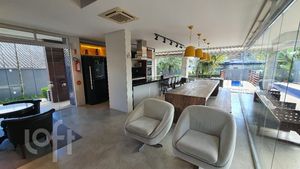 Image 17 - 888275