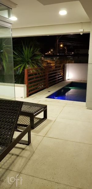Image 14 - 888275