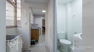 Image 17 - 888287