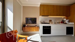 Image 4 - 888290