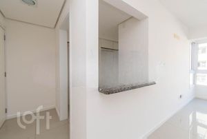 Image 4 - 888295