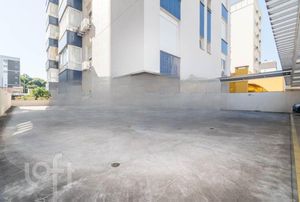 Image 18 - 888295