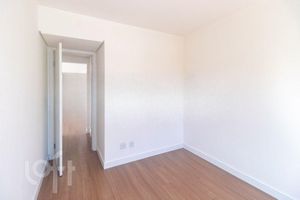 Image 15 - 888298