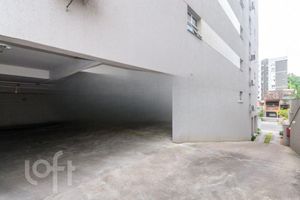 Image 21 - 888298