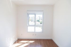Image 10 - 888298